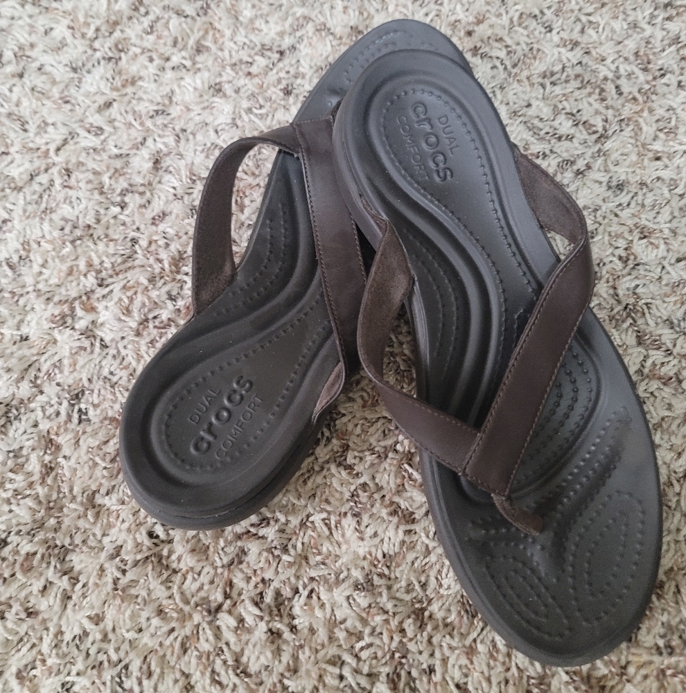 CROCS Dark Brown Flip-Flops Sz 10